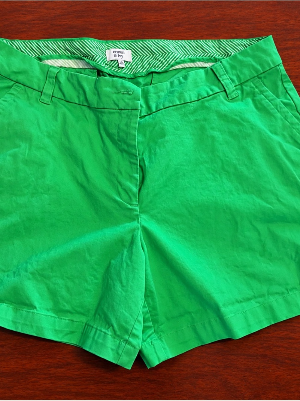 crown & ivy Kelly Green Women's Chino Bermuda Shorts